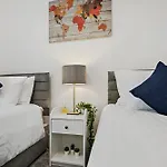 Host & Stay - York Road Apartment