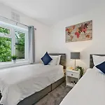 Host & Stay - York Road Apartment