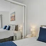 Host & Stay - York Road Apartment
