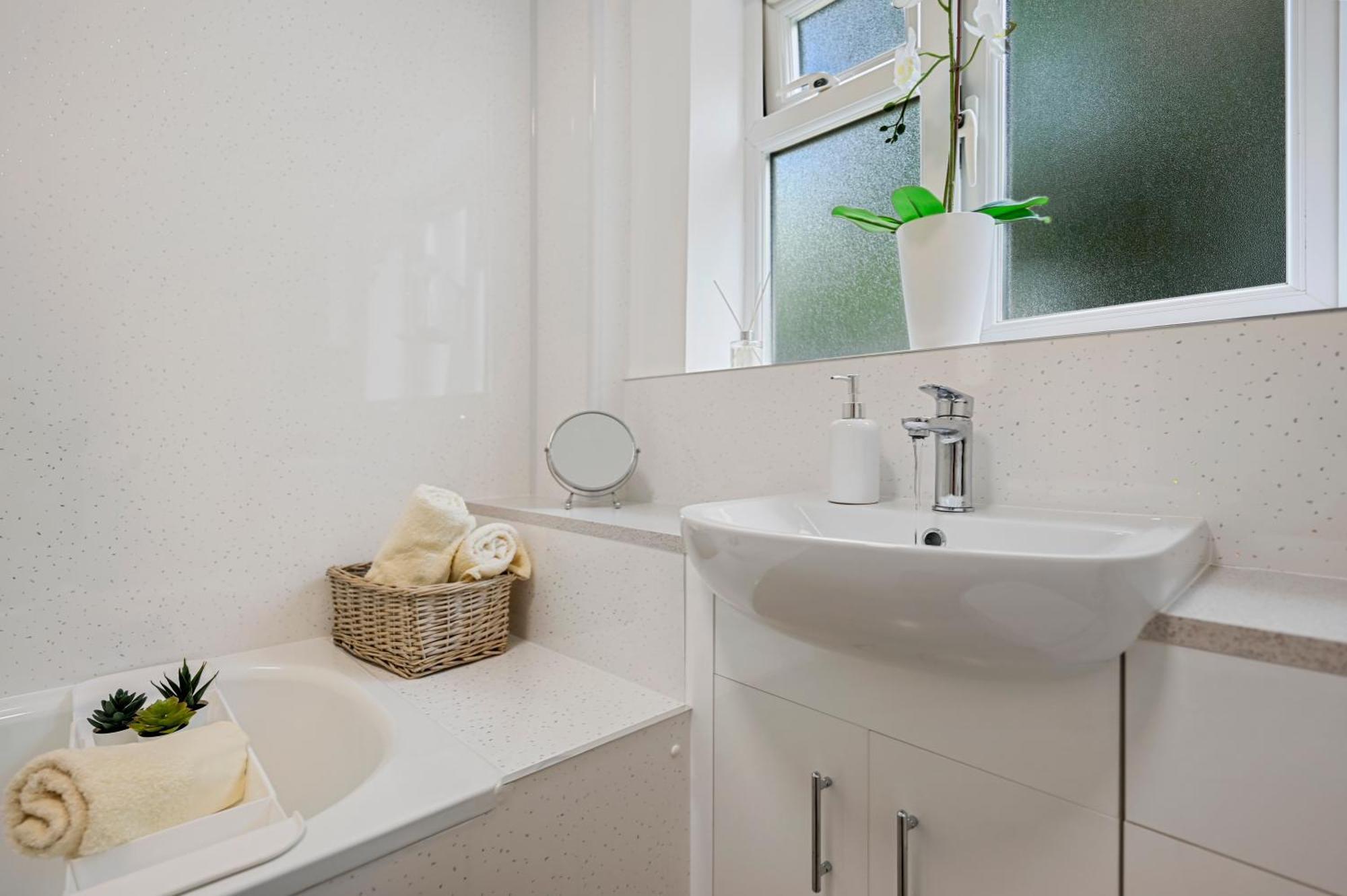 Host & - York Road Apartment *